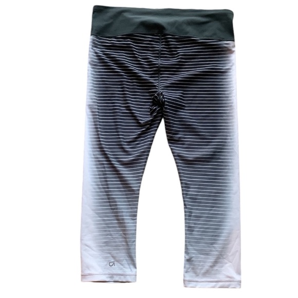 GAP Fit Workout Leggings - Picture 2 of 5